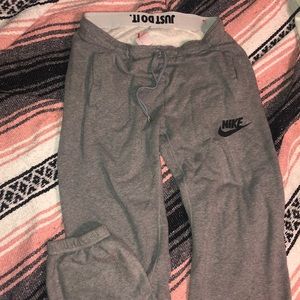 Men’s Nike medium sweatpants